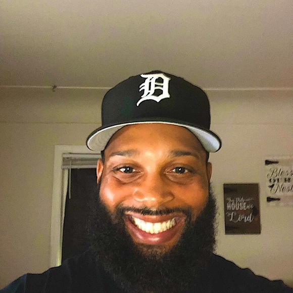 Meet your Posher, Derek - Picture 2 of 2